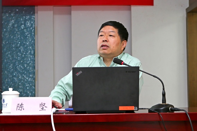 陳堅校長(cháng)對話(huà)全體輔導員：努力研究，主動(dòng)實(shí)踐
