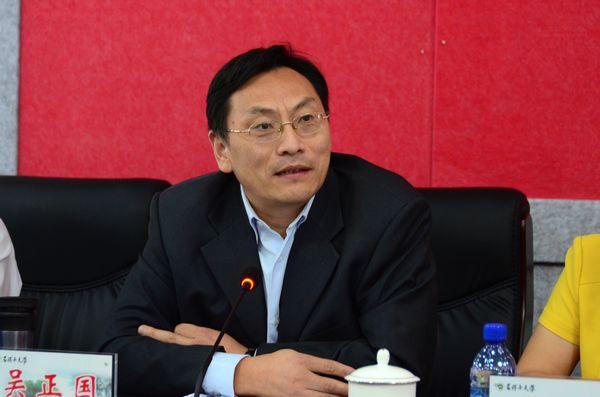 oety歐億參加2014年教育部高校團隊對口支持石河子大學(xué)工作例會(huì )