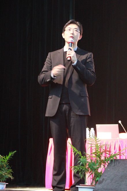 你我的大學(xué)，一切皆有可能——尹健教授走進(jìn)2014級新生轉型教育