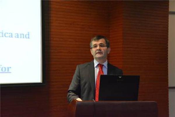 黑山大學(xué)教授訪(fǎng)問(wèn)oety歐億并舉行報告會(huì )